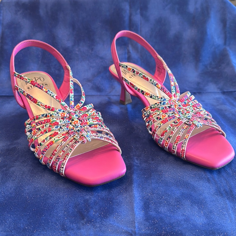 Sling back stretch dress sandal